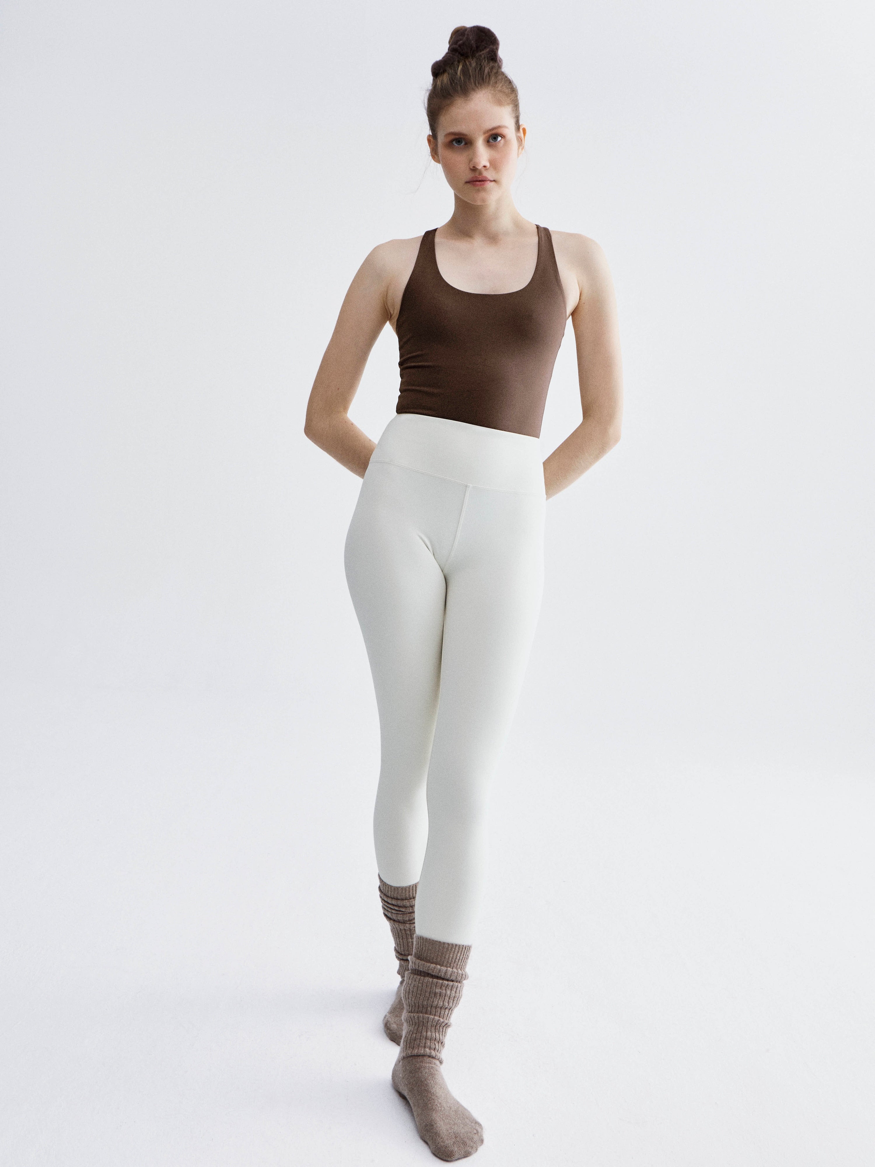 Magnolia Bodysuit Espresso. Body deportivo sostenible mujer